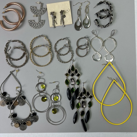 Jewelry Lot - Picture 2 of 16